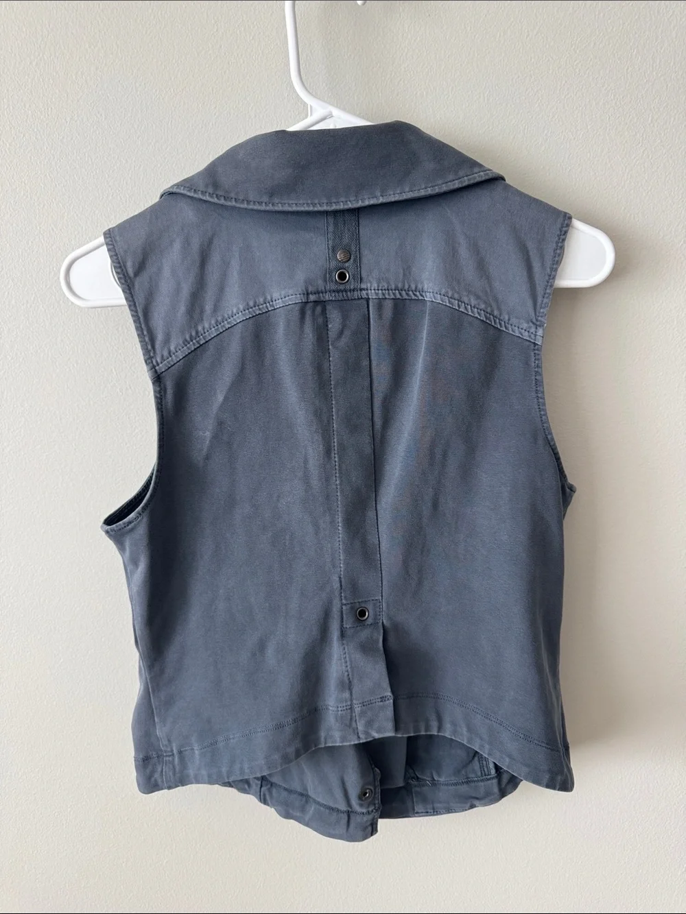 Peyton & Jensen Women's Sleeveless Moto Vest - Slate Blue